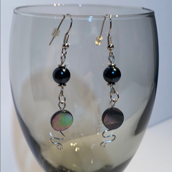 🆕 Mother of Pearl Handcrafted Earrings! NEW! - Picture 2 of 3